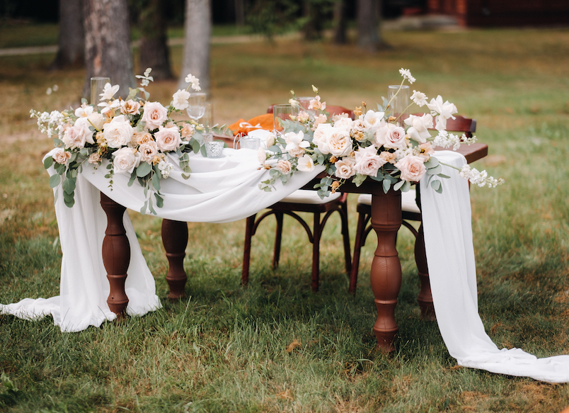 wedding table decoration with flowers on the table, dinner table decor