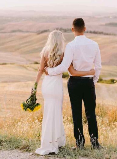 wedding couple travel tuscany in italy
